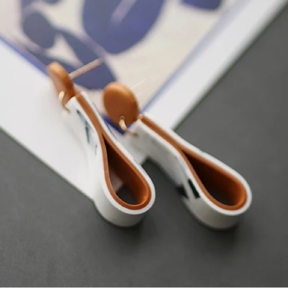 Summer Flower Statement Elegant Polymer Clay Earrings with plated gold stud loop - Picture 3 of 7